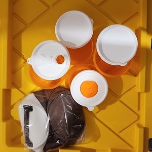 Tupperware lunch bag with containers